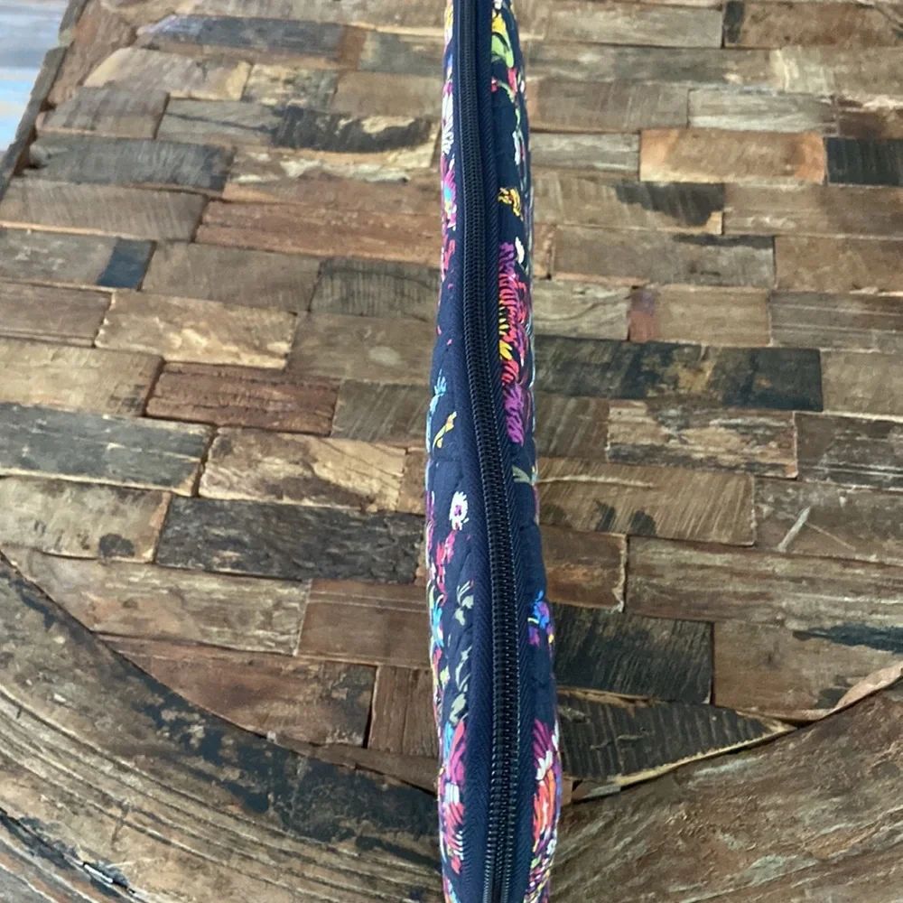 Vera Bradley navy floral zipper padded computer sleeve/bag